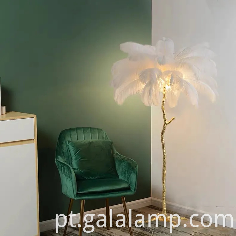 Luminária elegante de piso moderno da palmeira com penas de cobre